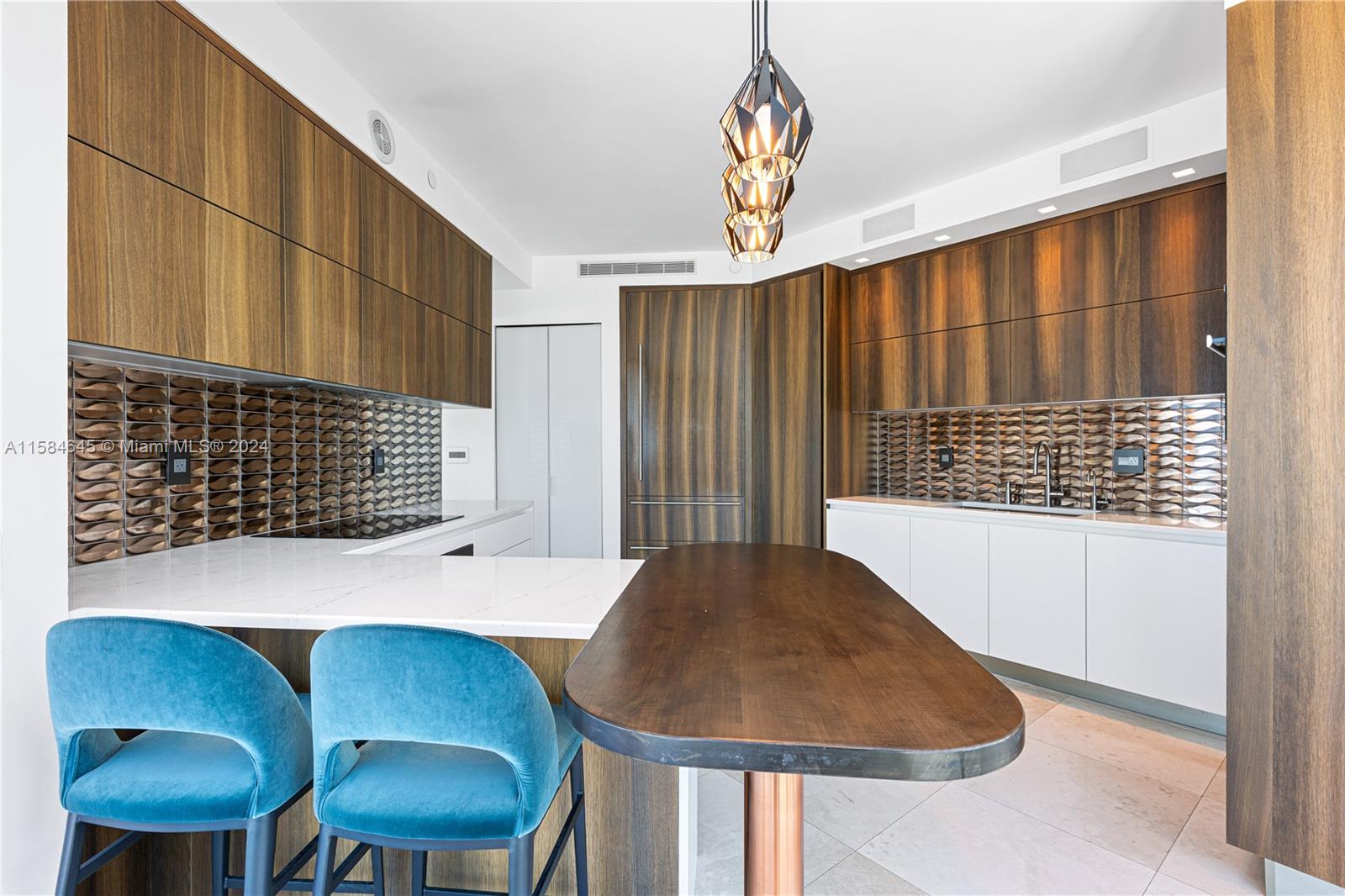 300 S Pointe Dr #2405, Miami Beach FL 33139