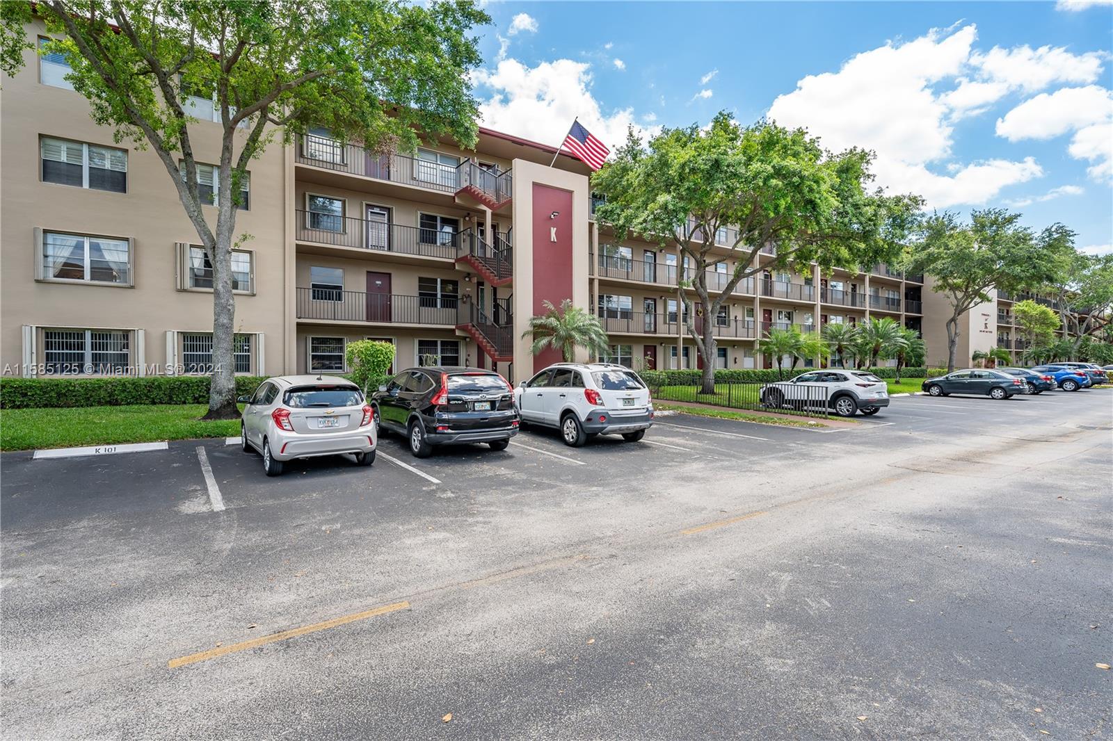 801 SW 133rd Ter #305K, Pembroke Pines, Florida image 2