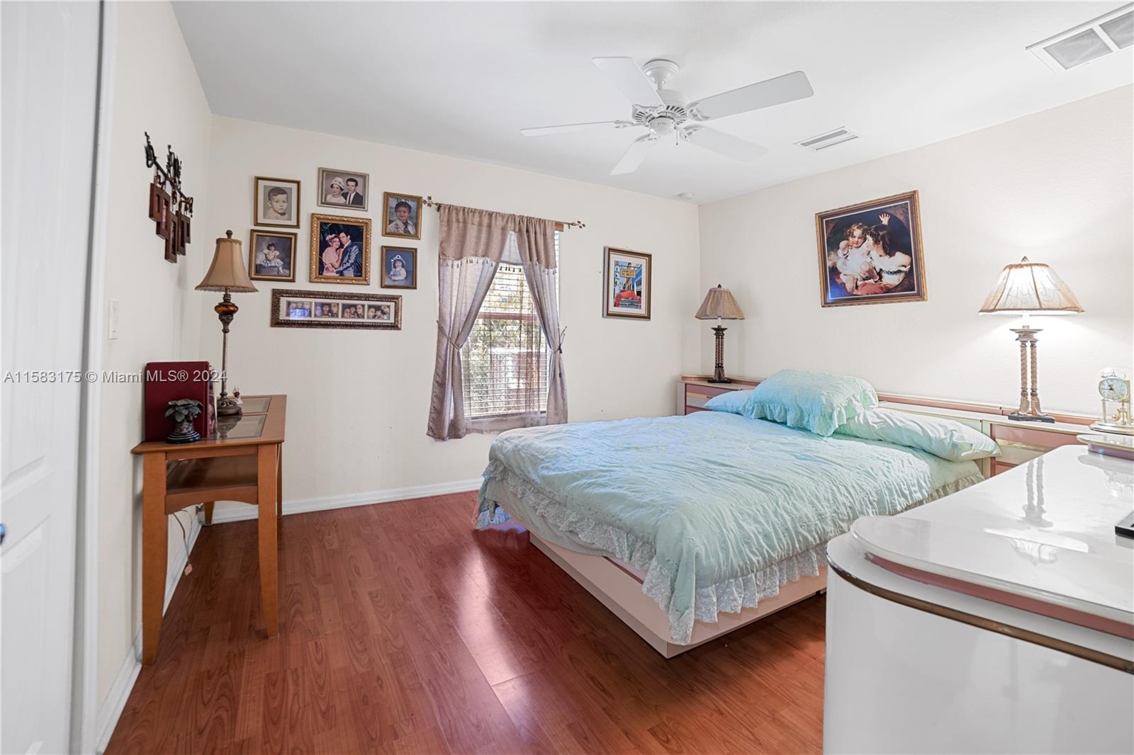 Listing Photo 12