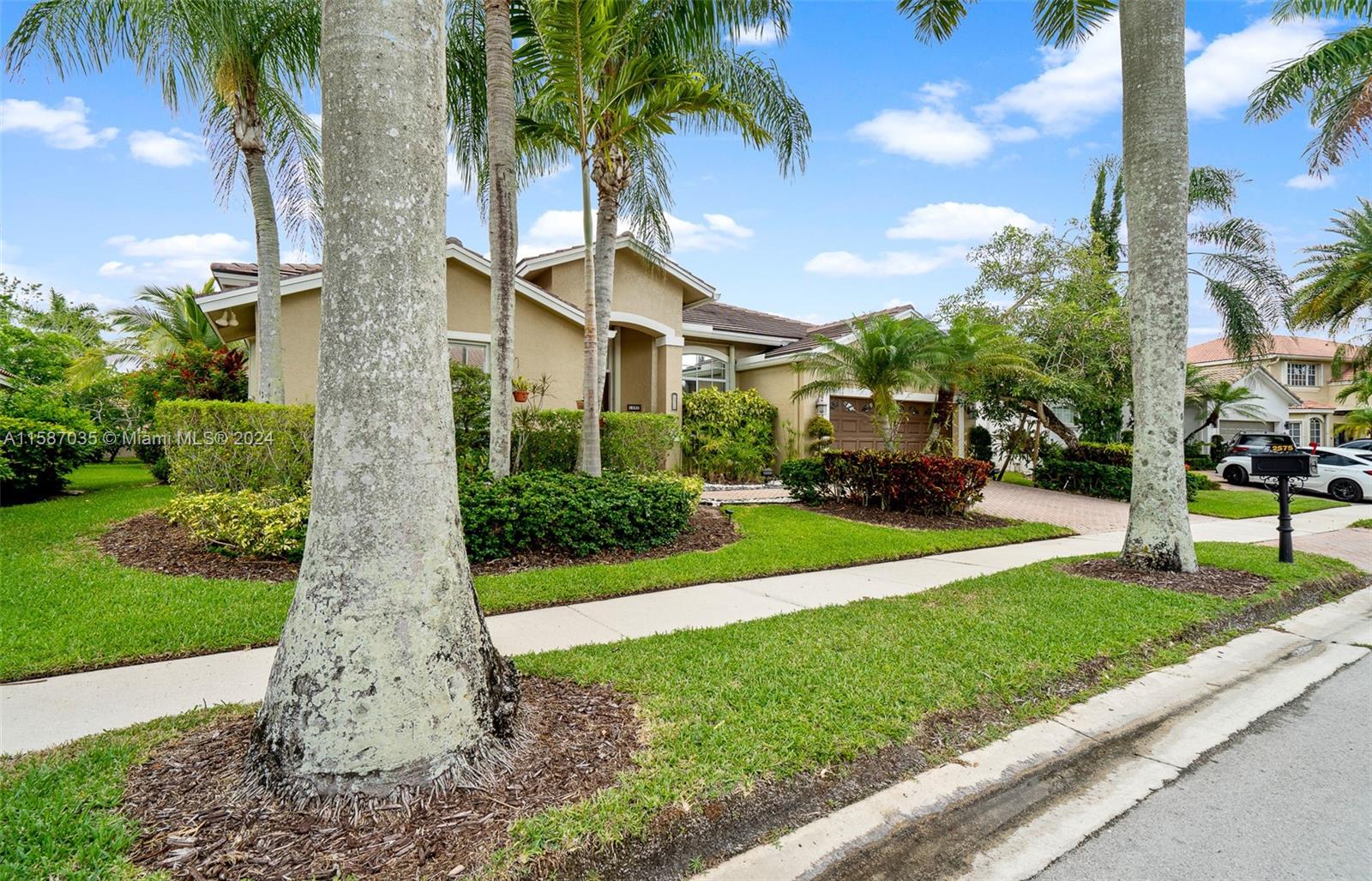 2575 Jardin Dr, Weston, Florida image 3