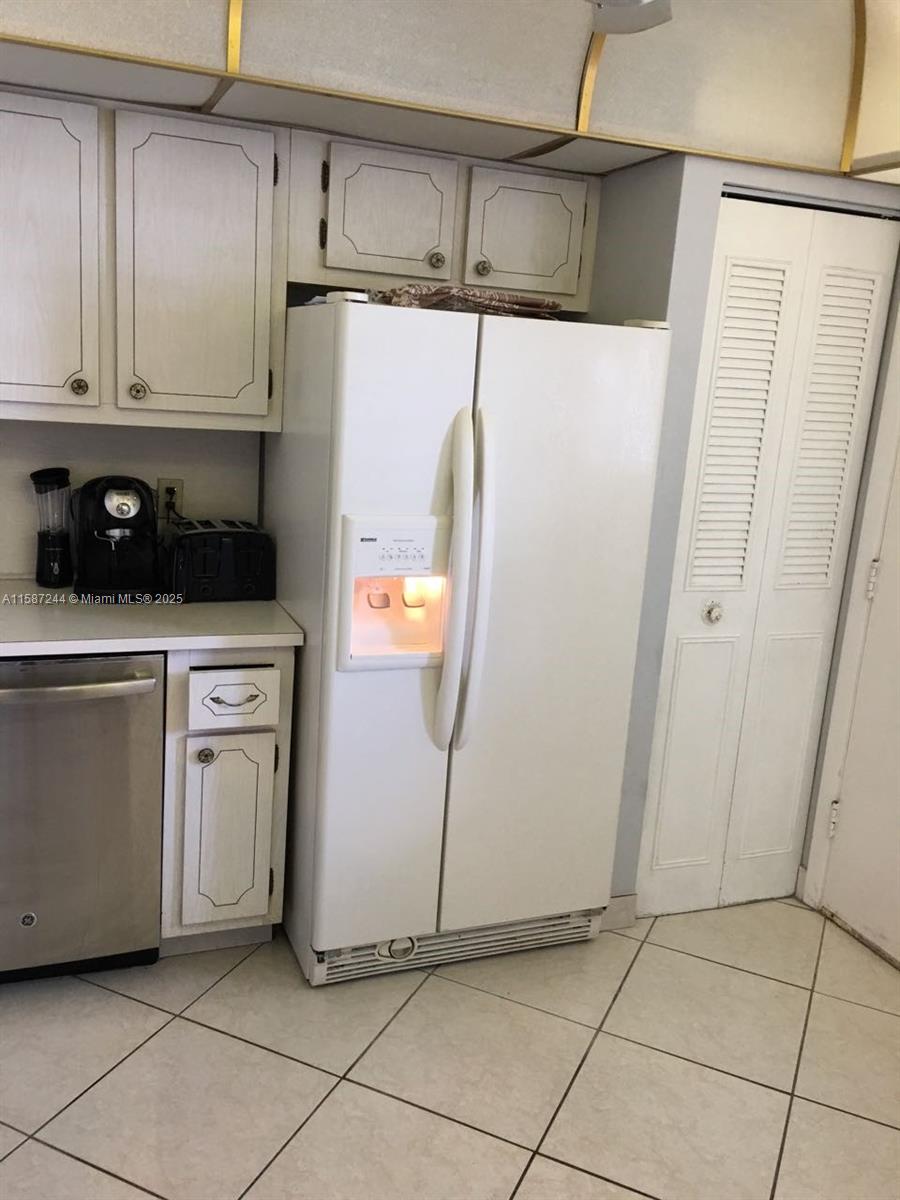 3660 NE 166th St #611, North Miami Beach, Florida image 10