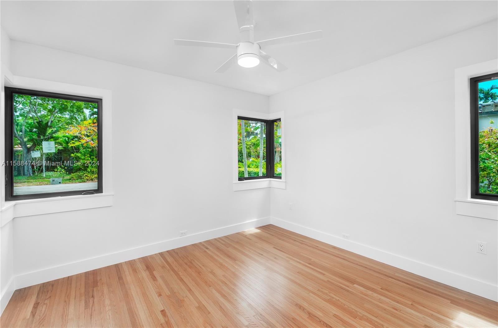 Listing Photo 12