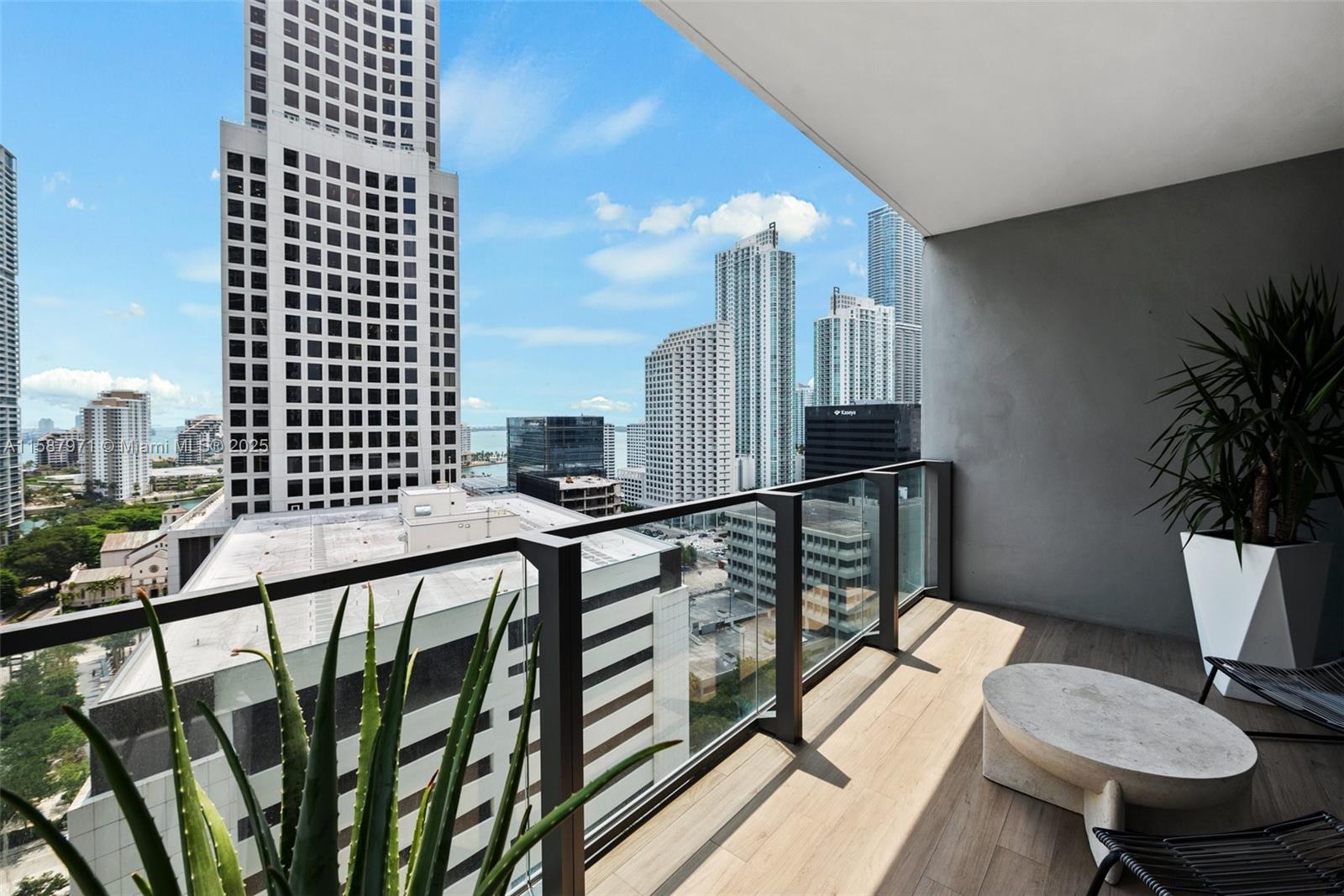 68 SE 6th St #1405, Miami, Florida image 21