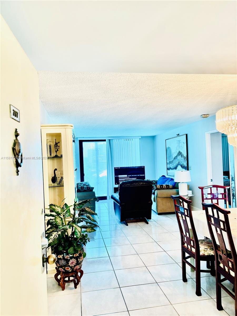 210 174th St #707, Sunny Isles Beach, Florida image 2