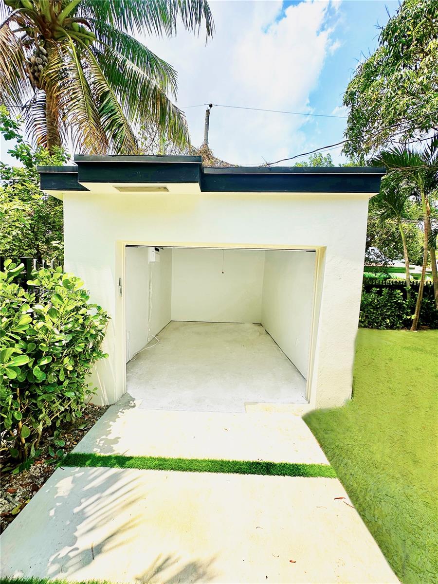 Listing Photo 11