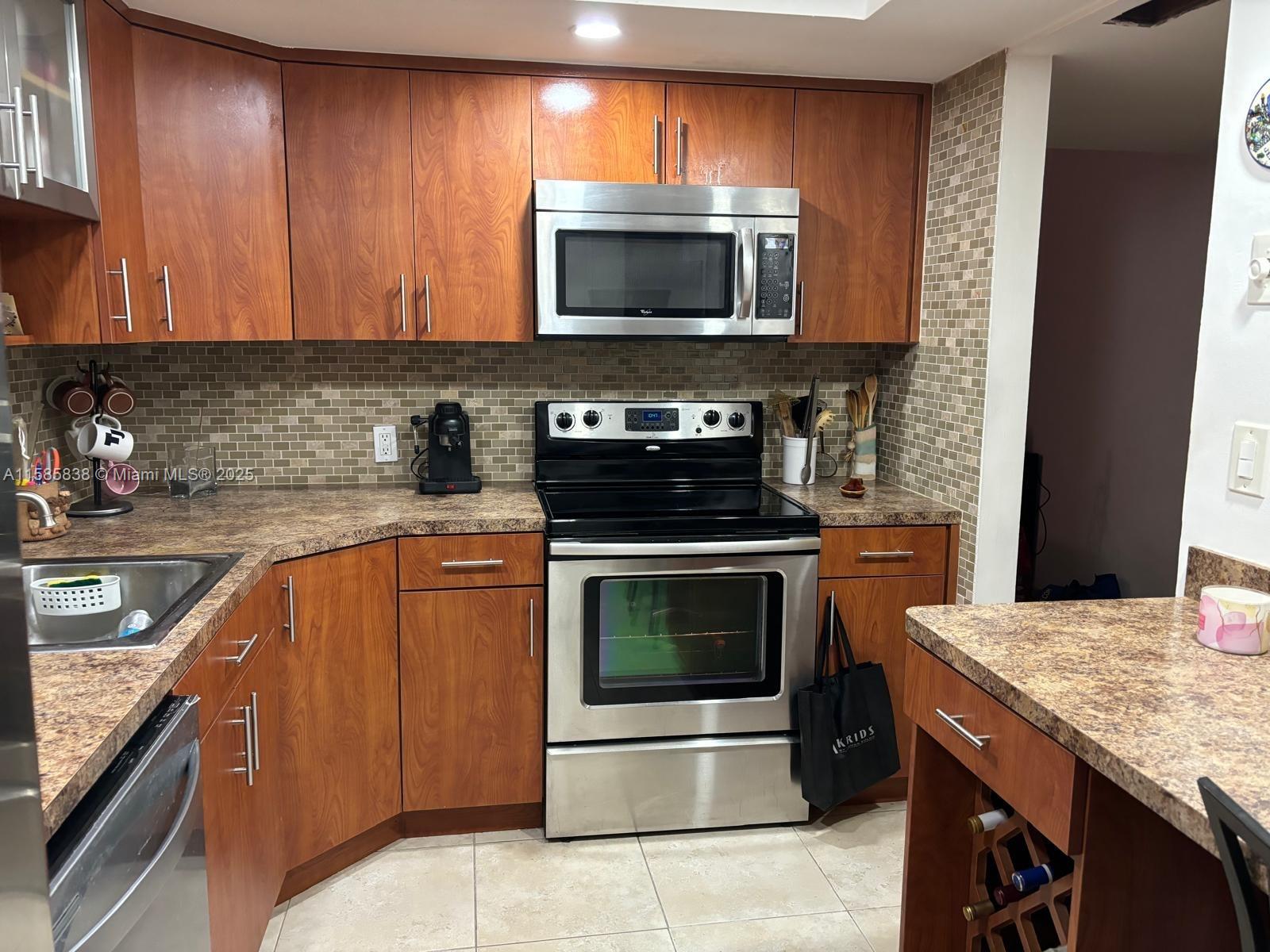 3475 N Country Club Dr #116, Aventura, Florida image 12