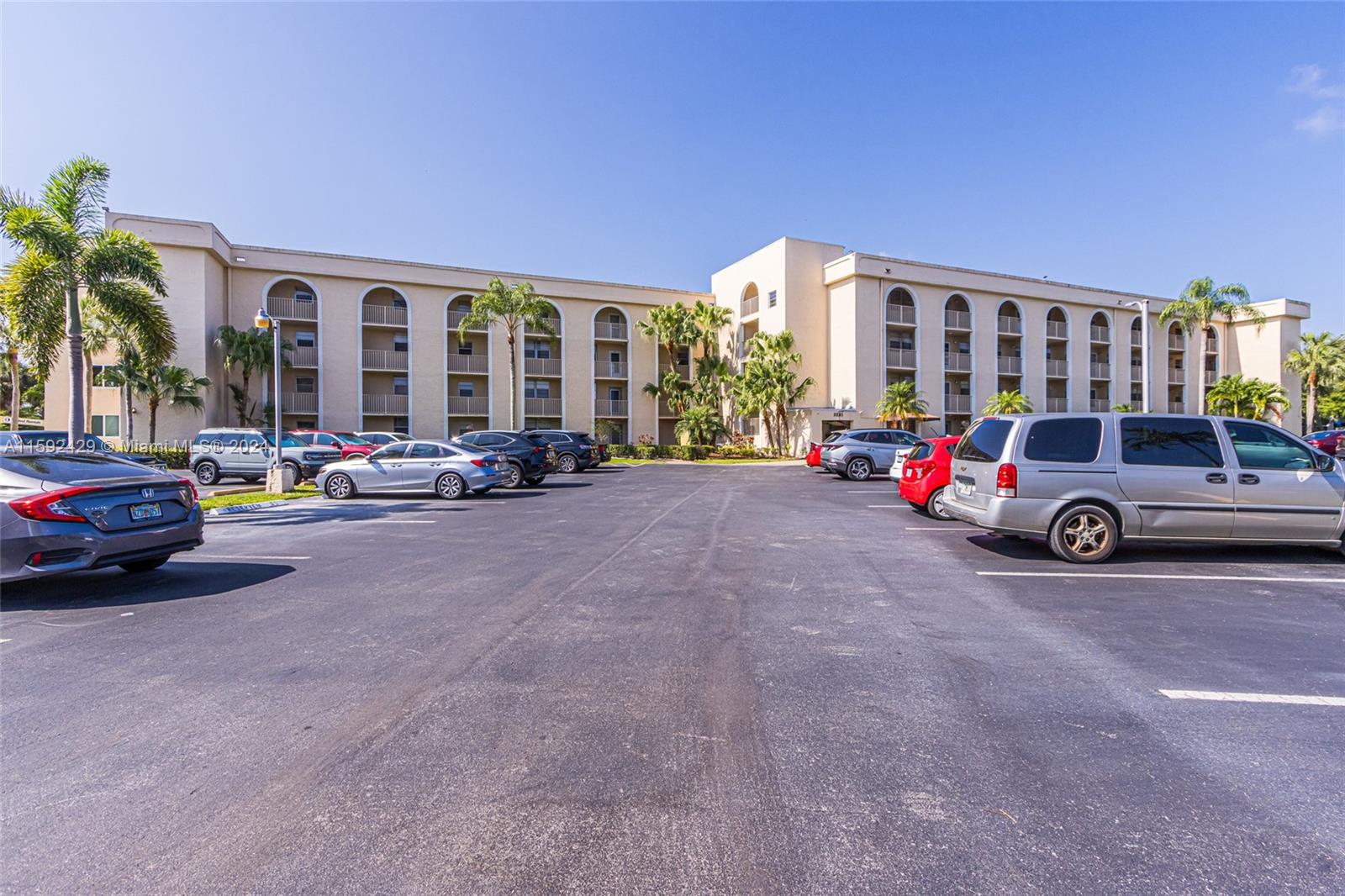 3231 Holiday Springs Blvd #409, Margate, Florida image 37