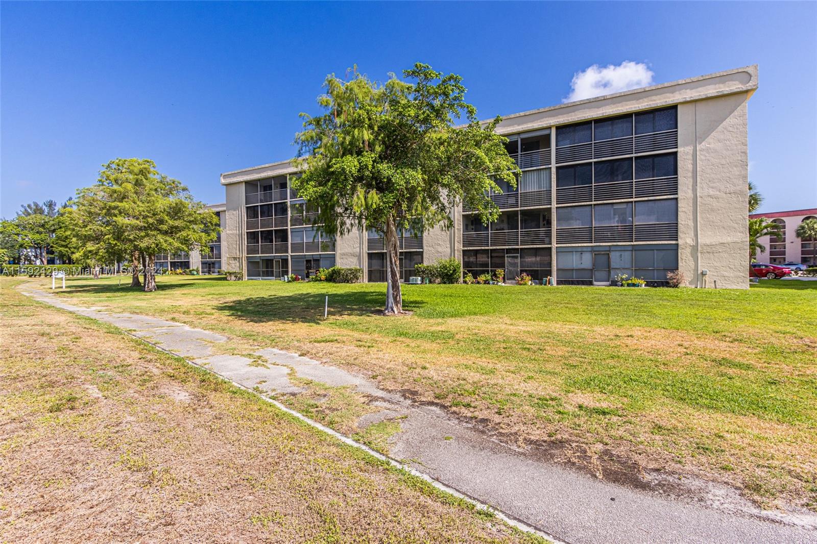 3231 Holiday Springs Blvd #409, Margate, Florida image 38