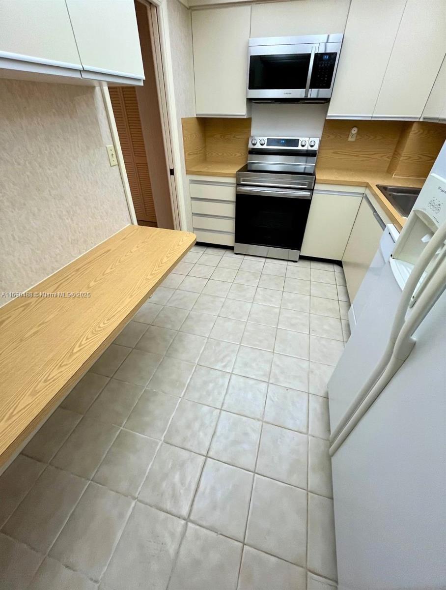 Listing Photo 12