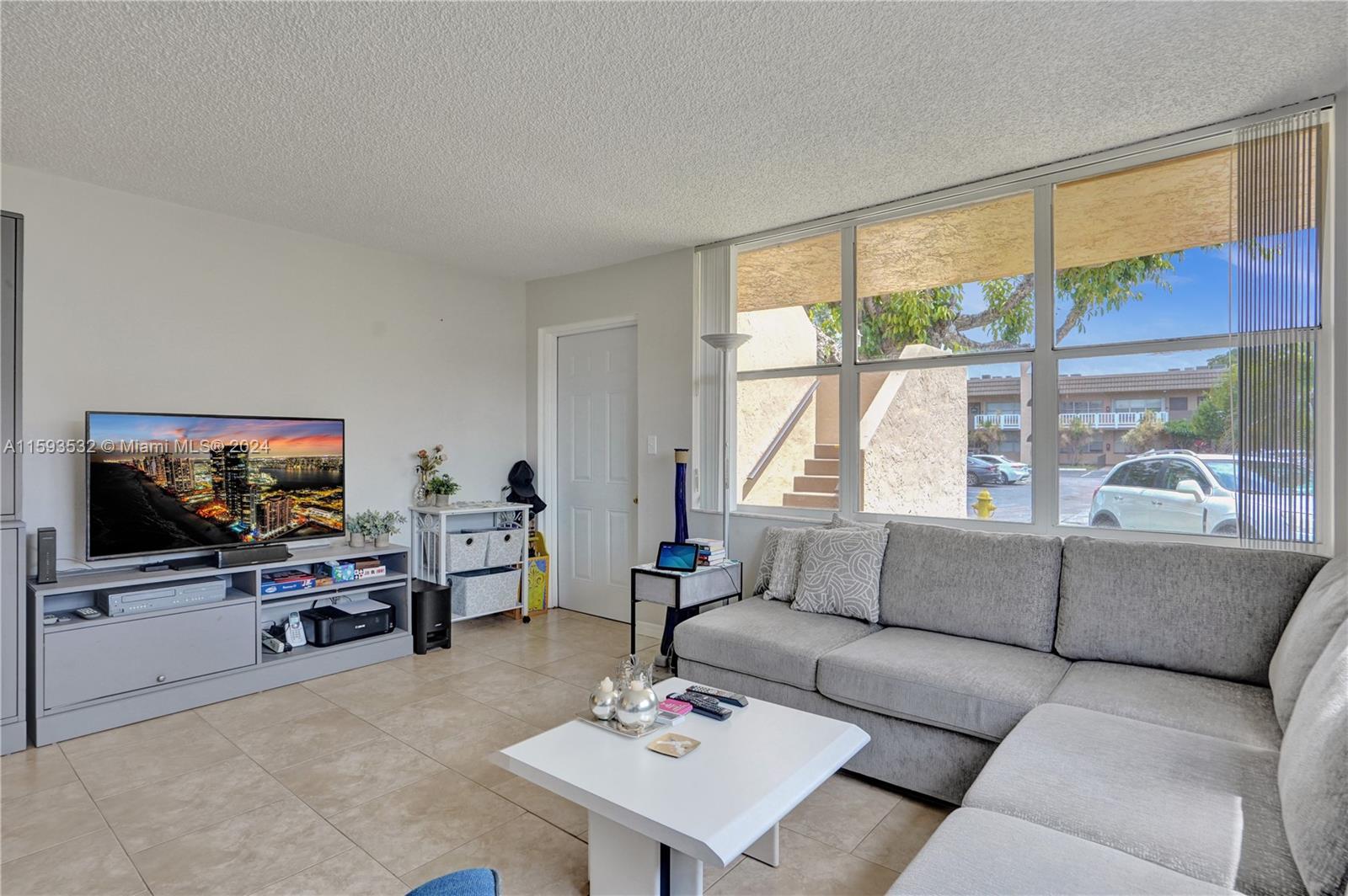 9121 Sunrise Lakes Blvd #101, Sunrise, Florida image 3