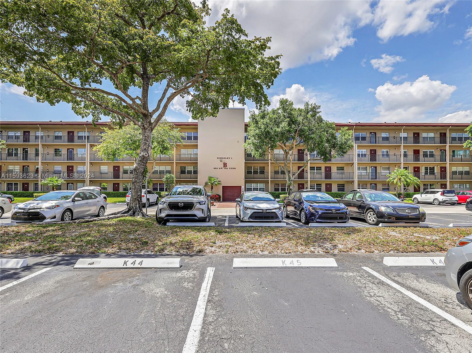 850 SW 133rd Ter #312B, Pembroke Pines, Florida image 1