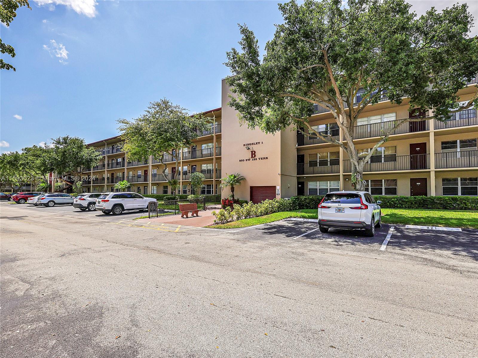 850 SW 133rd Ter #312B, Pembroke Pines, Florida image 27