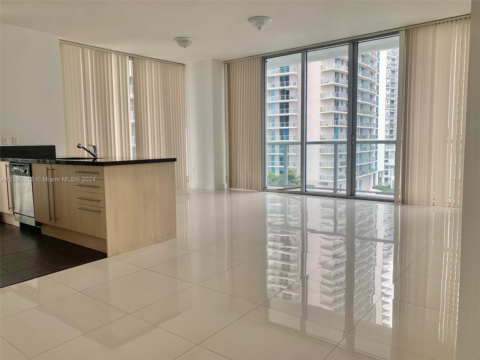 Apartamento à Venda em Miami, FL