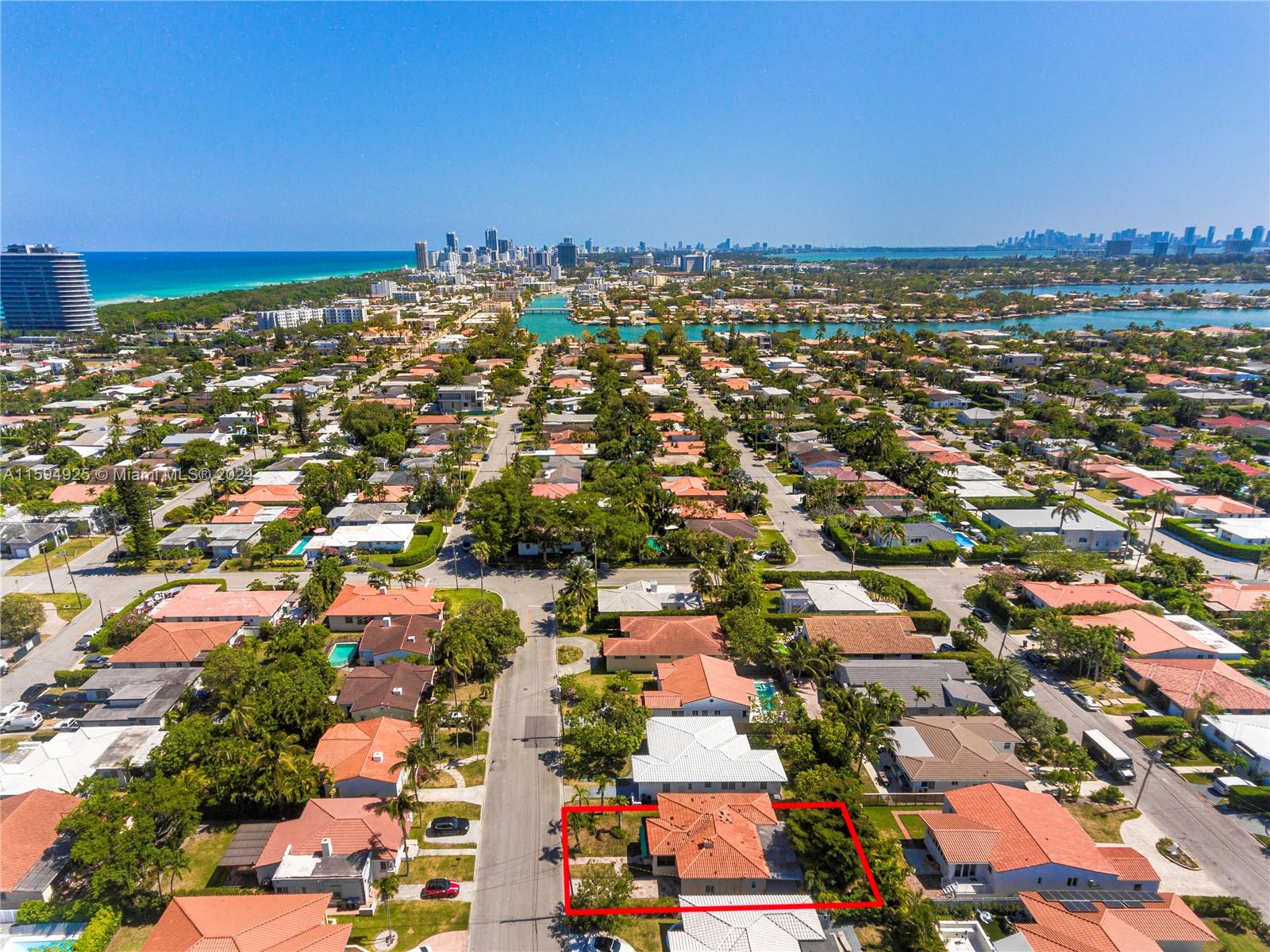 9032 Carlyle Ave, Surfside, Florida image 9