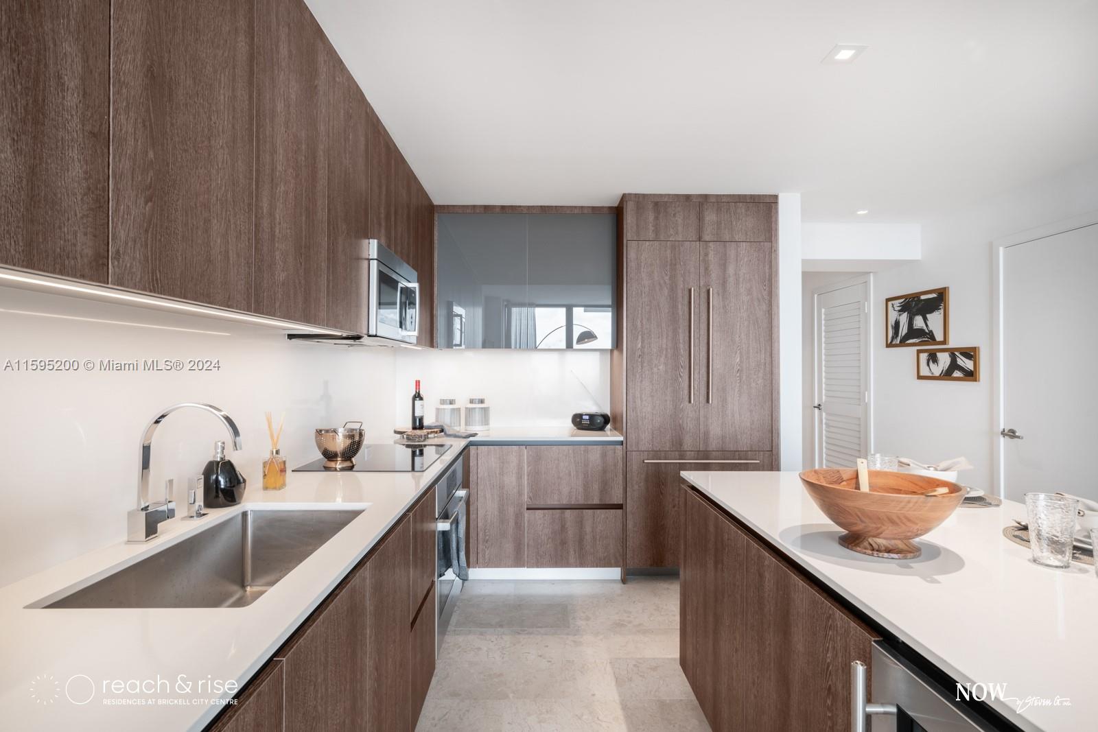 88 SW 7th St #2406, Miami FL 33130