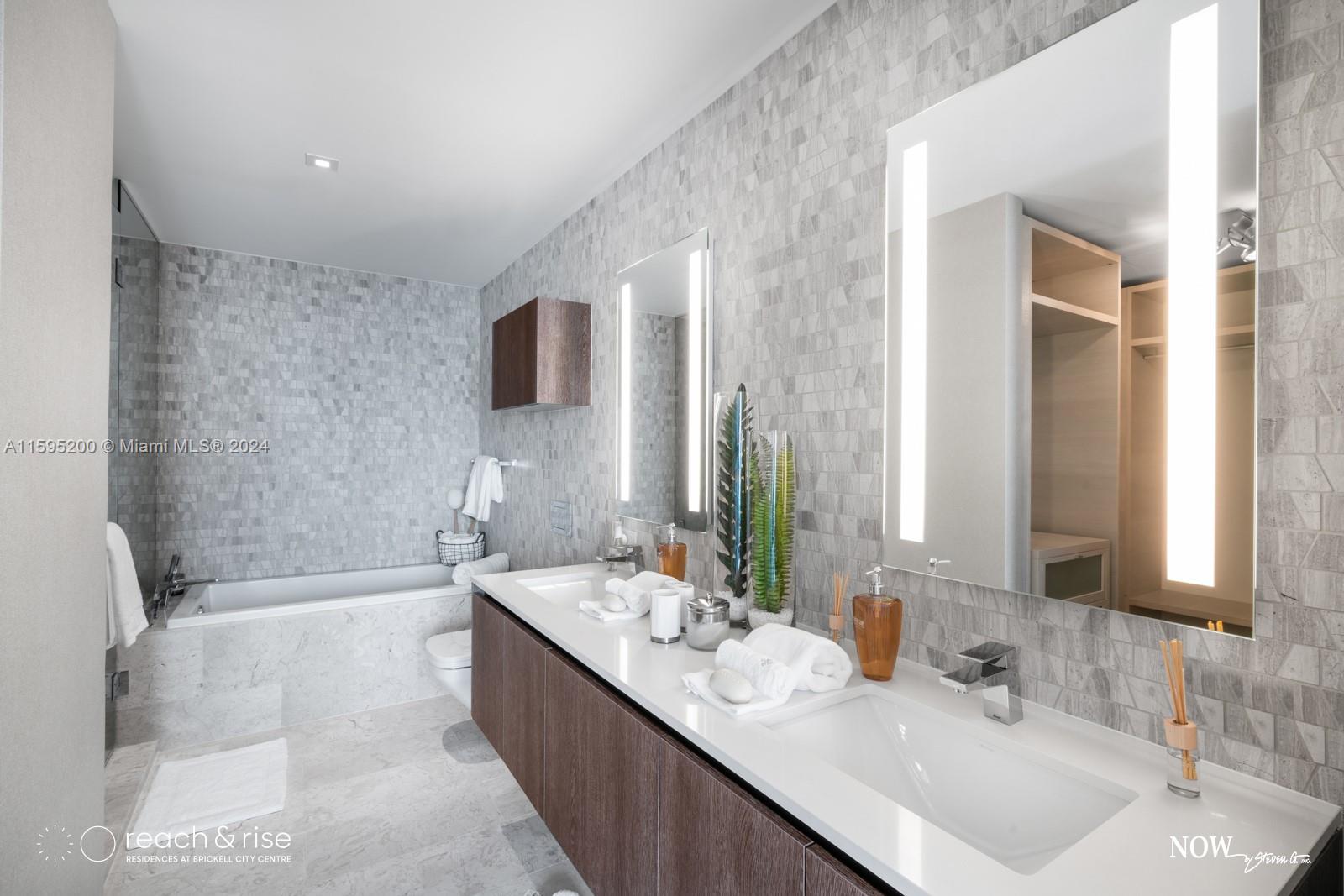 88 SW 7th St #2406, Miami FL 33130