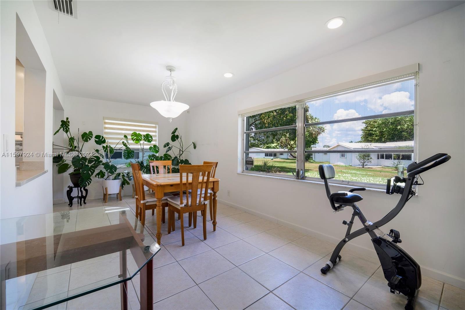 1441 W Campanelli Dr, Plantation, Florida image 9