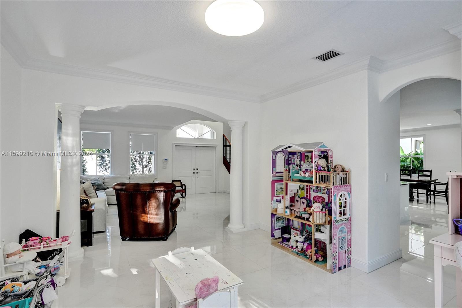 Listing Photo 11
