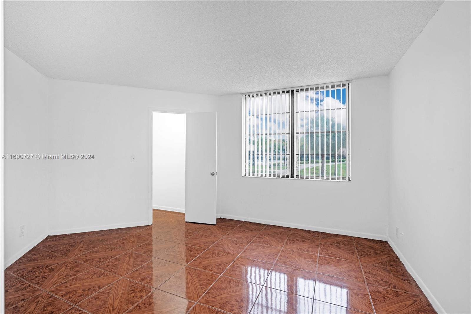 210 Lake Pointe Dr #109, Oakland Park, Florida image 33