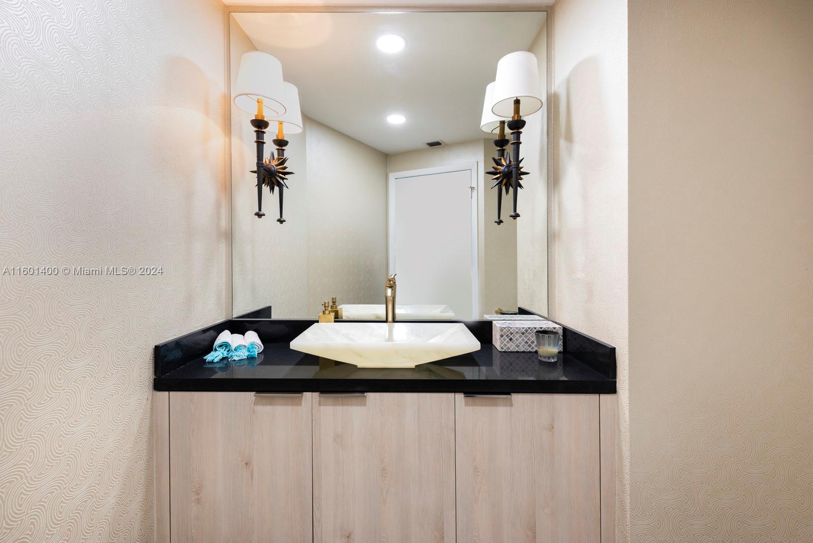 300 S Pointe Dr #3604, Miami Beach FL 33139