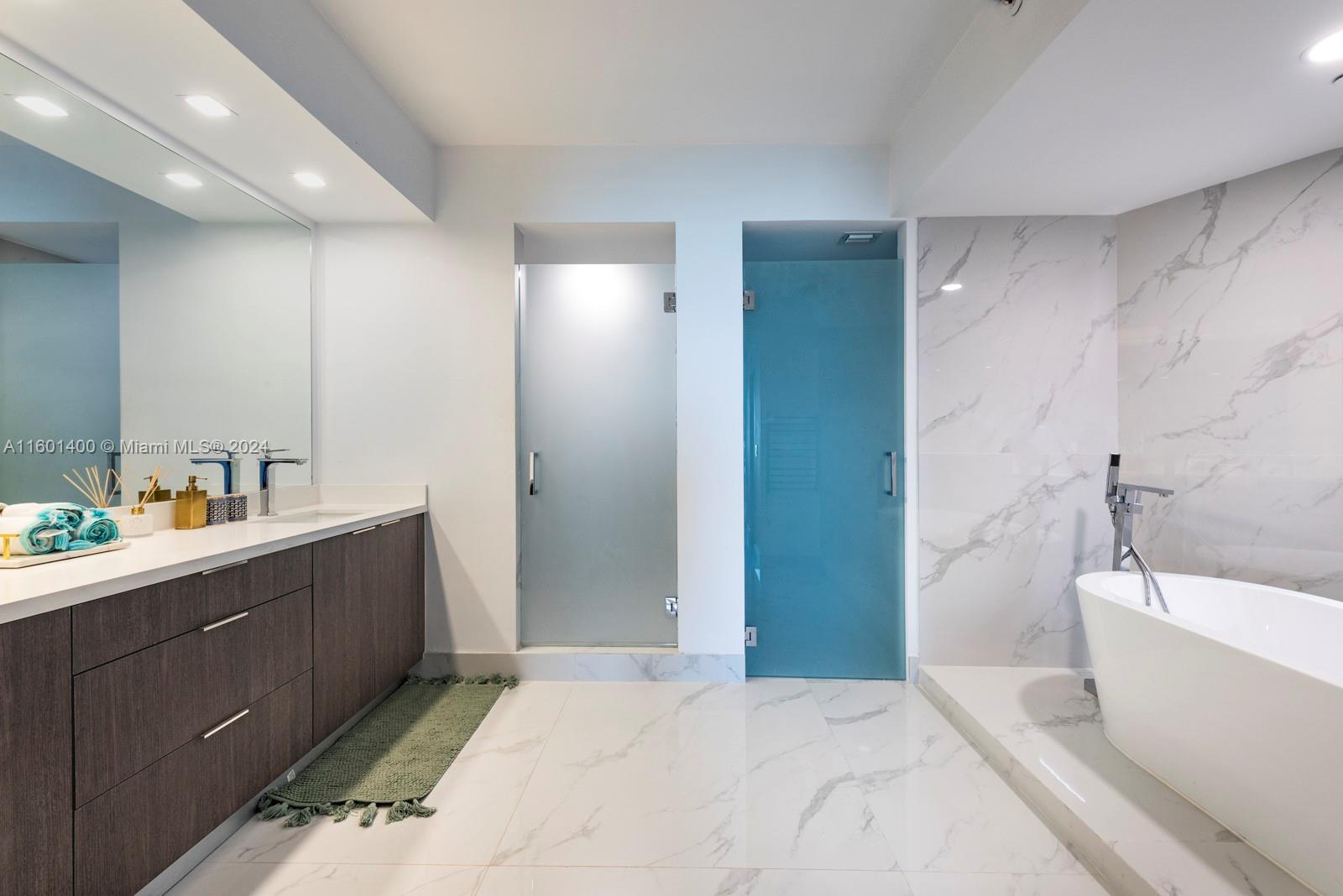 300 S Pointe Dr #3604, Miami Beach FL 33139