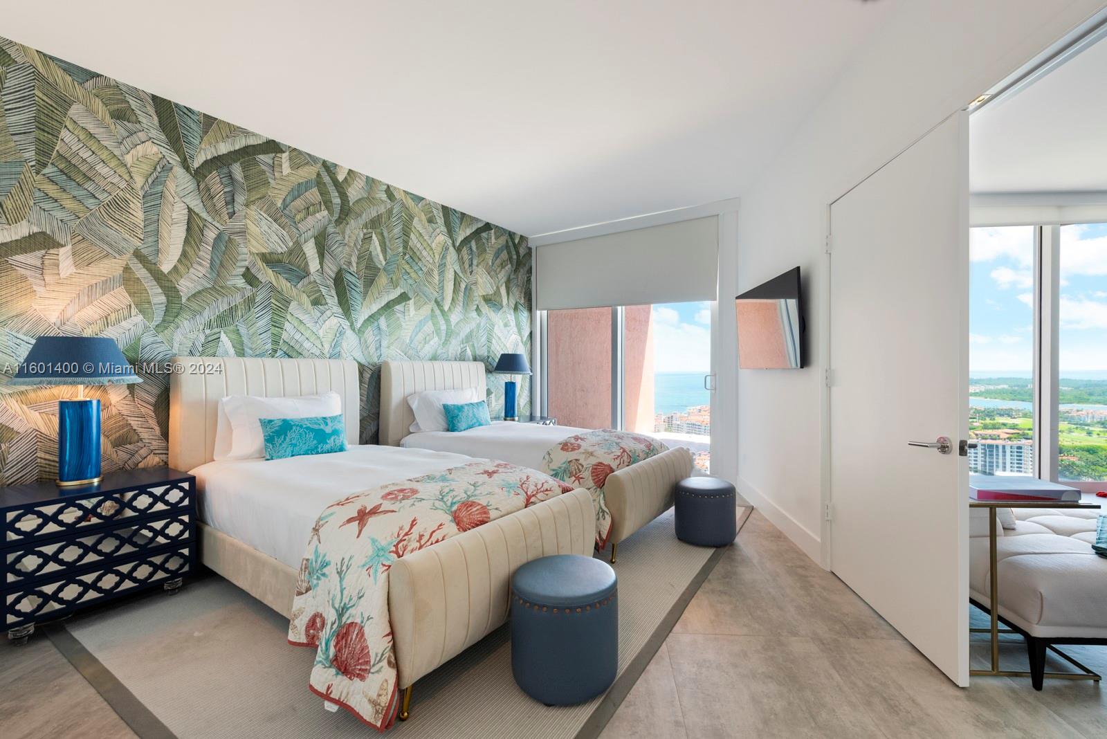 300 S Pointe Dr #3604, Miami Beach FL 33139