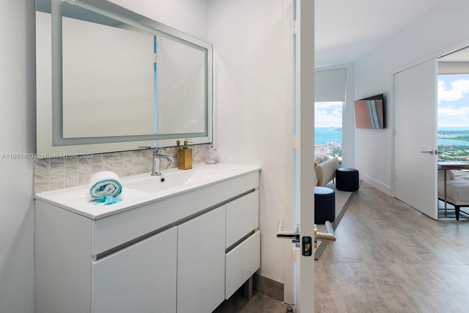 300 S Pointe Dr #3604, Miami Beach FL 33139