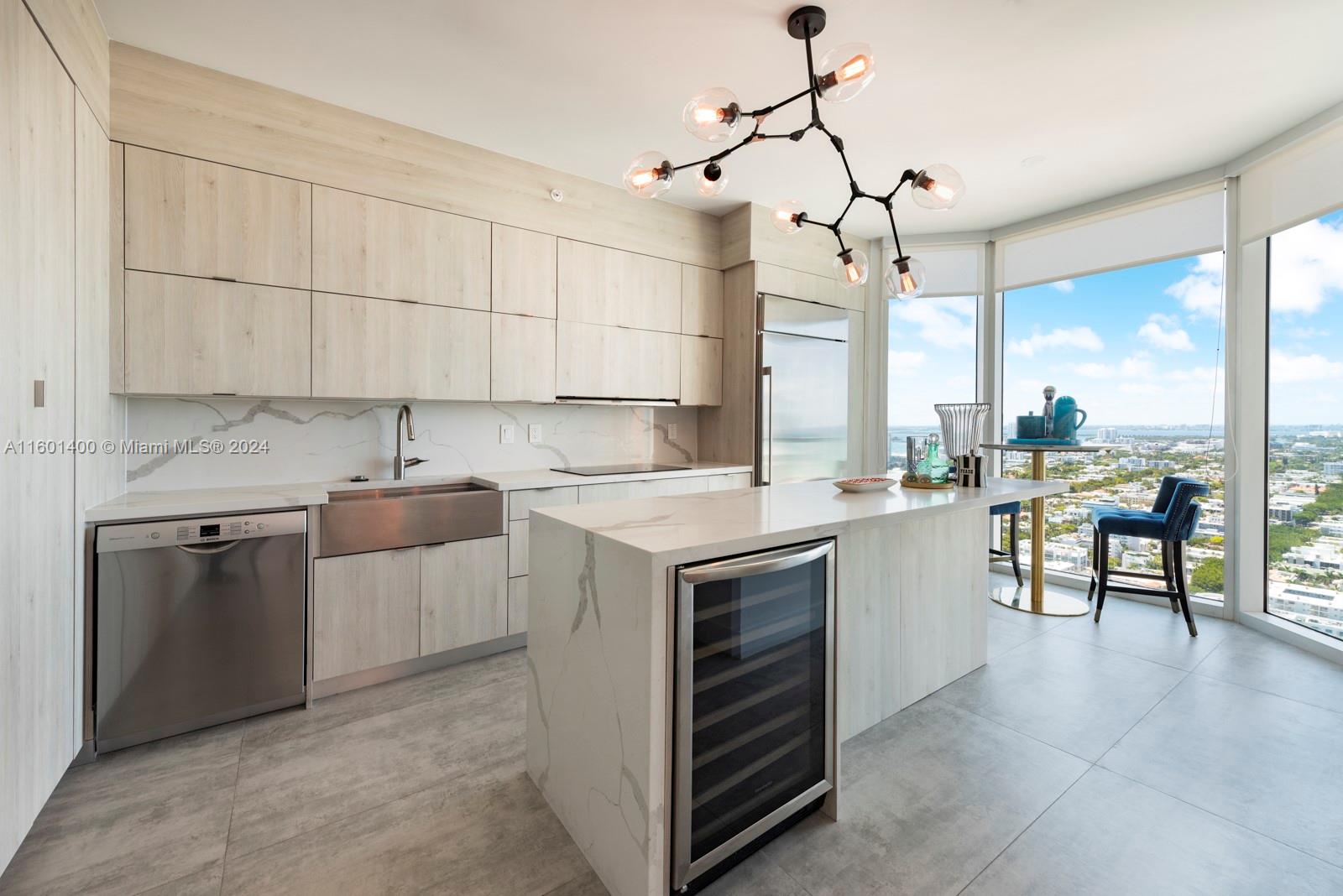 300 S Pointe Dr #3604, Miami Beach FL 33139