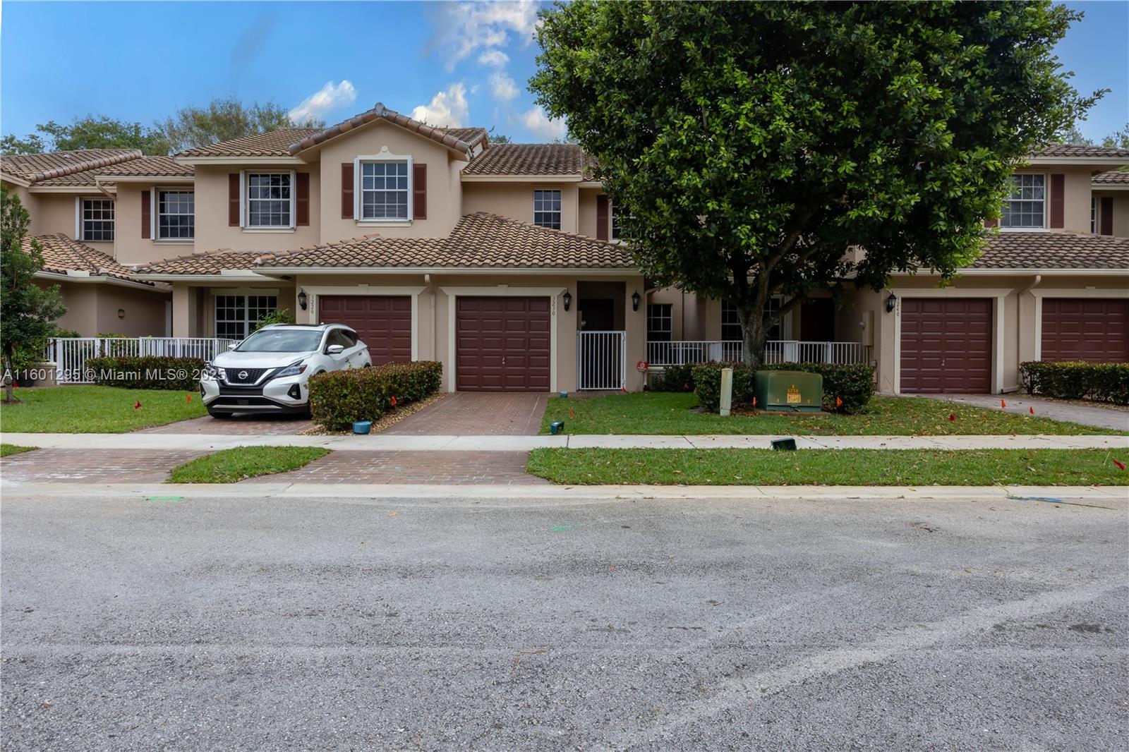 3230 Fairway Cir #15, Davie, Florida image 2