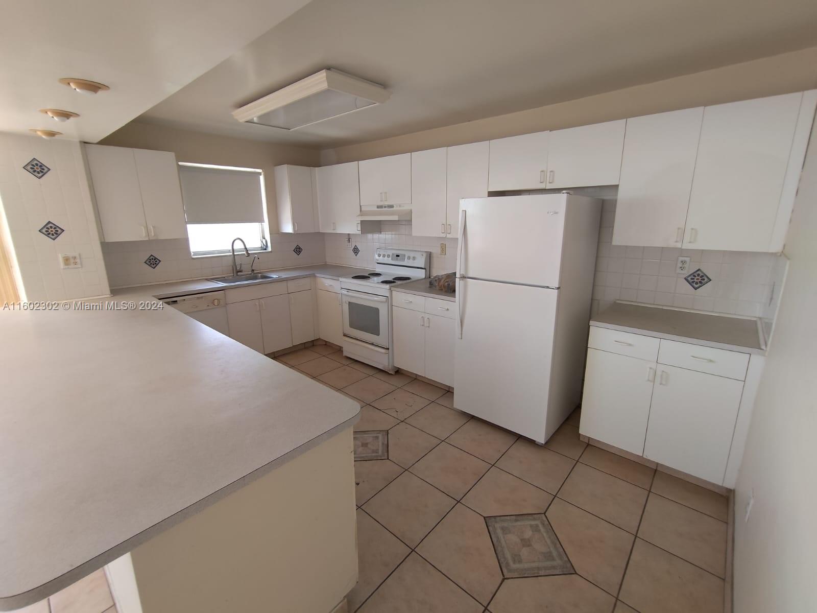 2780 NE 183rd St #1402, Aventura, Florida image 28
