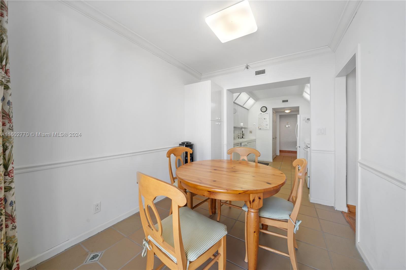Listing Photo 12