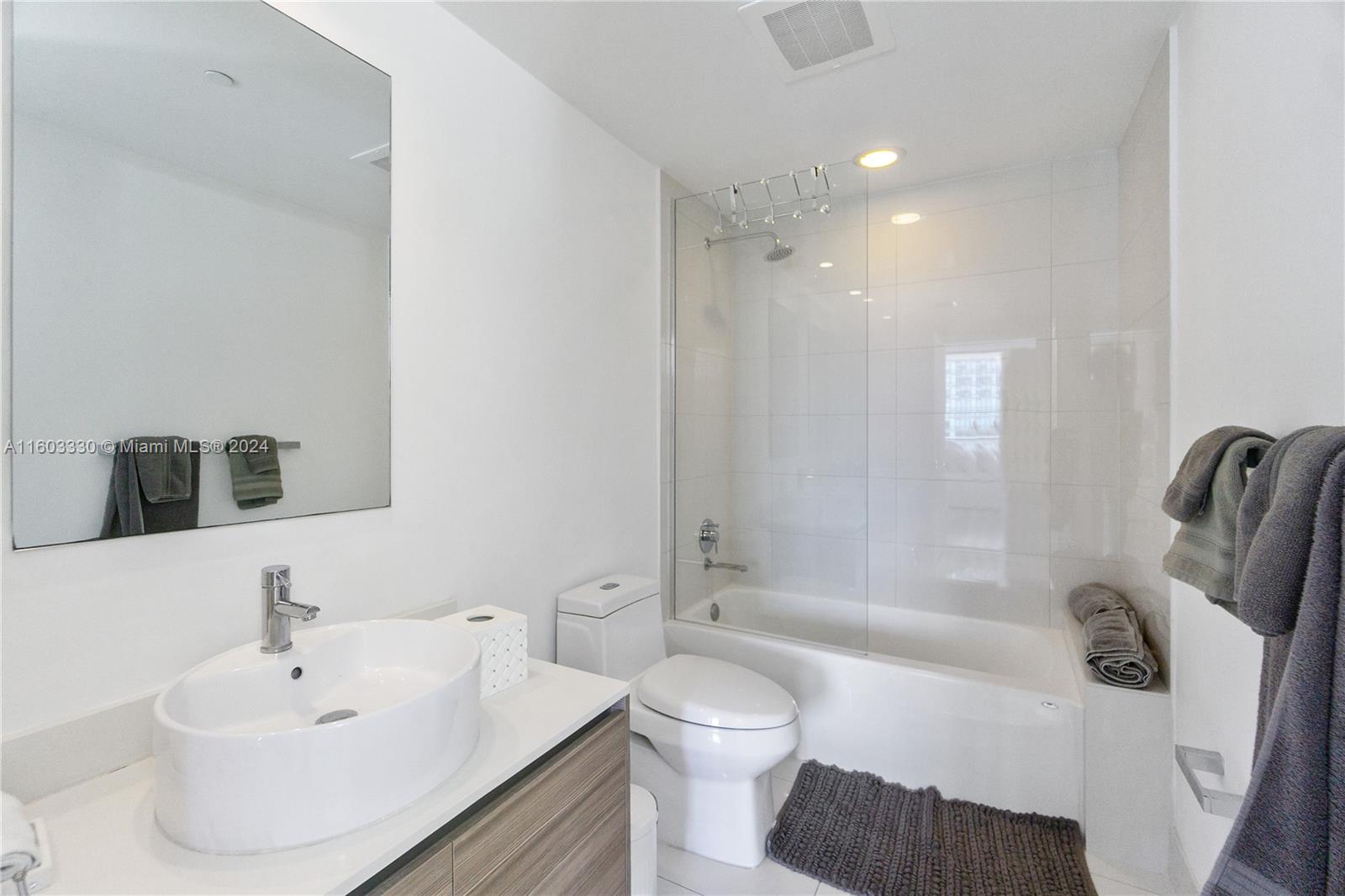 121 NE 34th St #1203, Miami FL 33137
