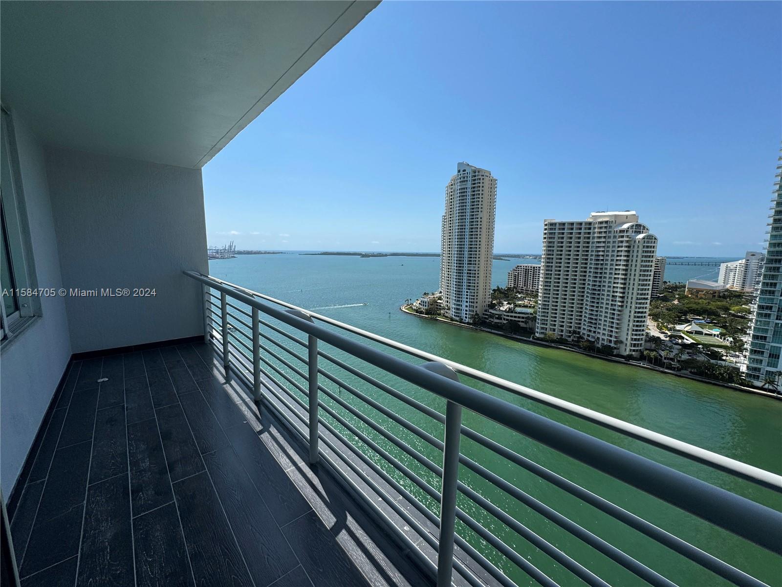 1 Bedroom, 1 Bathroom condo, featuring breathtaking views of Biscayne Bay, the Miami River and Brickell Key. Fully remodeled and spacious custom walk in closet, new washer and drier. May be sold fully furnished. Central Location close to Brickell, South Beach, Coral Gables, Coconut Grove, Miami International airport as well as the Design district. Amenities include: Jacuzzi, 2 swimming pools, 2 Fitness Centers, 2 Community Party Rooms,  Convenience Store, and Conference Room. 24/7 Security, Valet, and Concierge services also included.