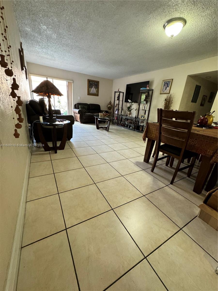 1950 W 56th St #2212D, Hialeah, Florida image 4