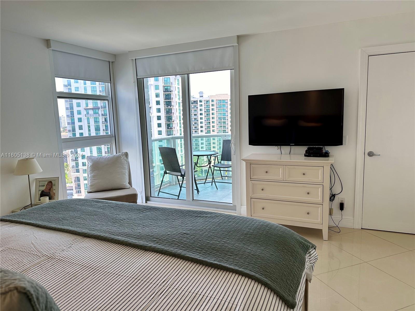 100 Bayview Dr #1405, Sunny Isles Beach, Florida image 26