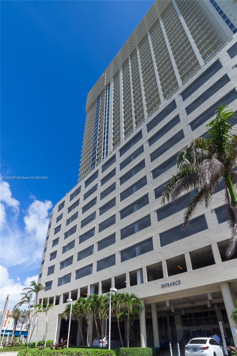 Apartamento para Alugar em Sunny Isles Beach, FL