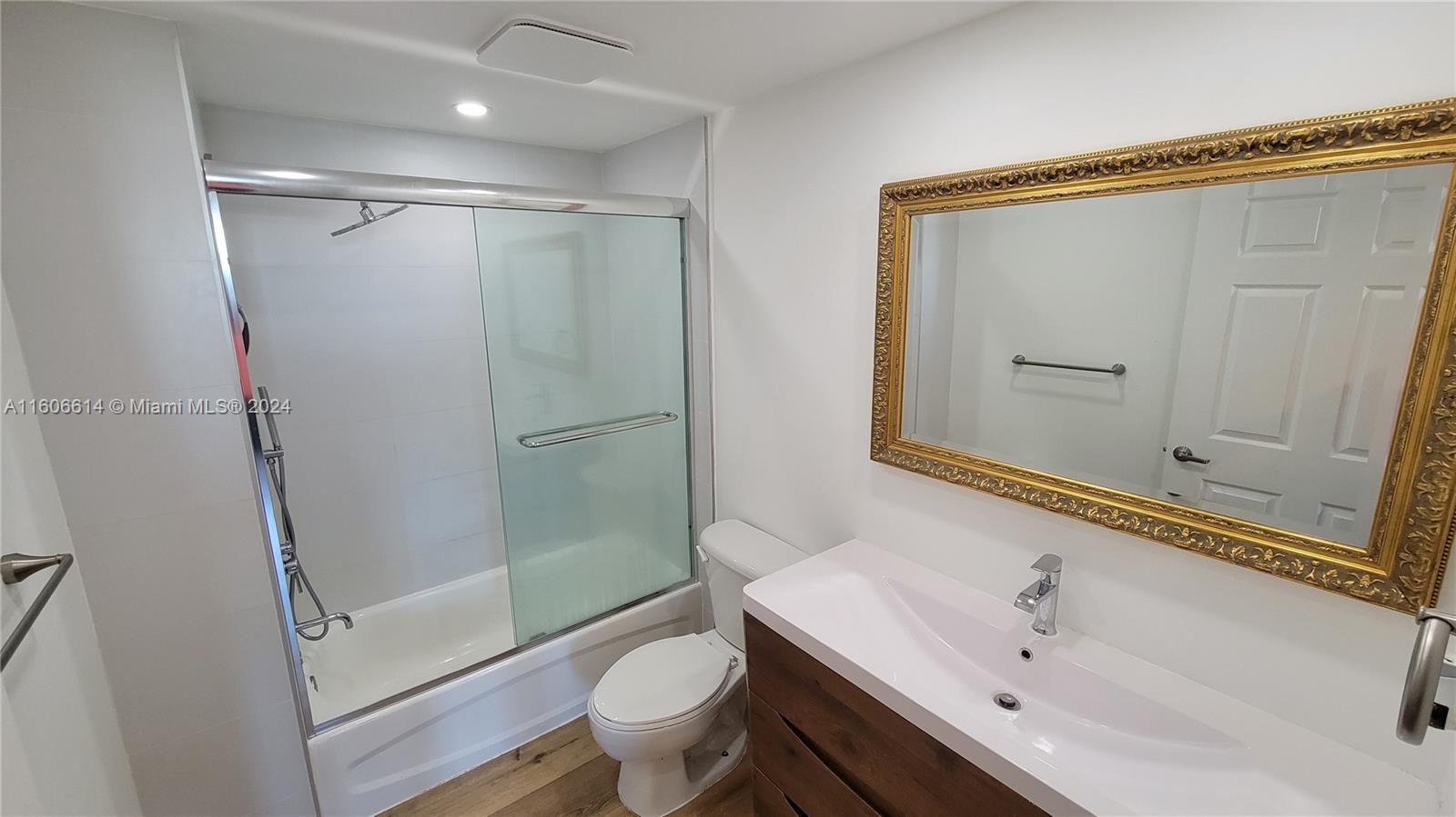 Listing Photo 11