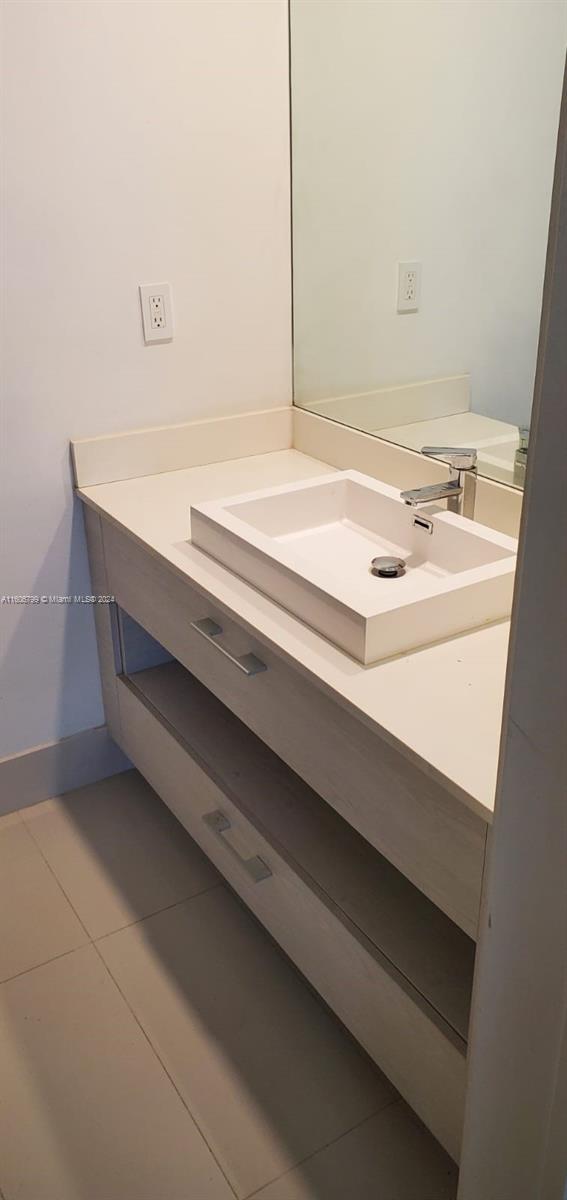 55 SW 9th St #2609, Miami FL 33130