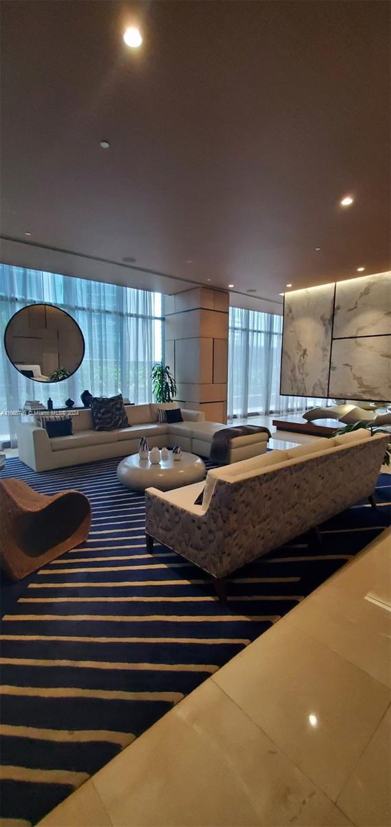 55 SW 9th St #2609, Miami FL 33130