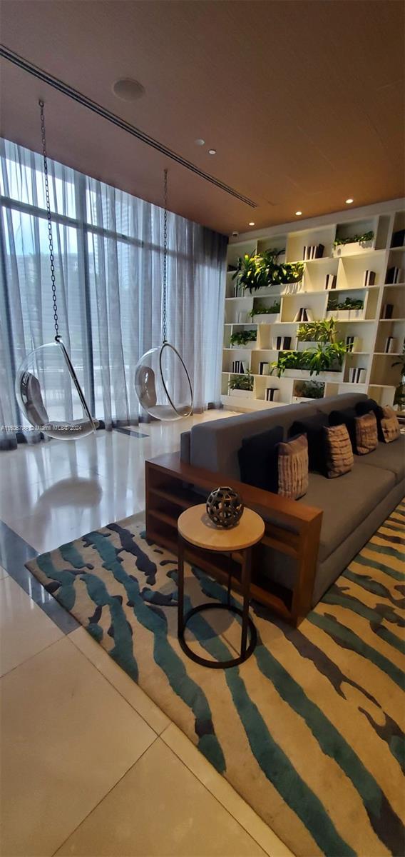 55 SW 9th St #2609, Miami FL 33130