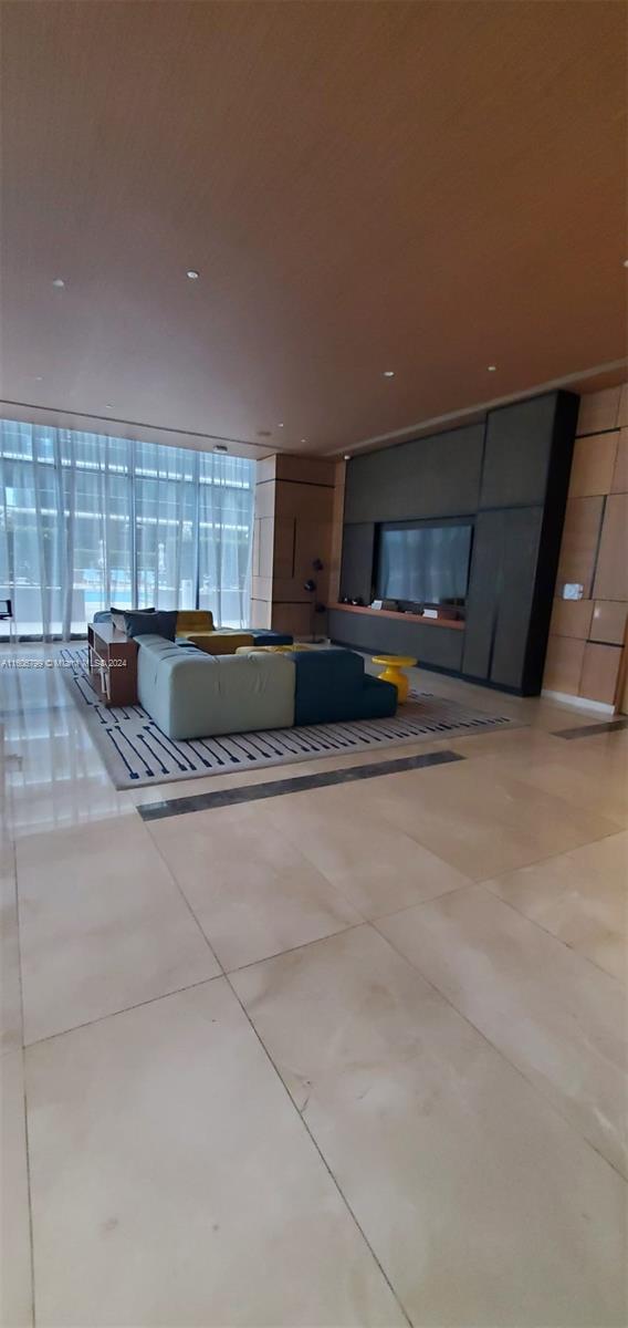 55 SW 9th St #2609, Miami FL 33130