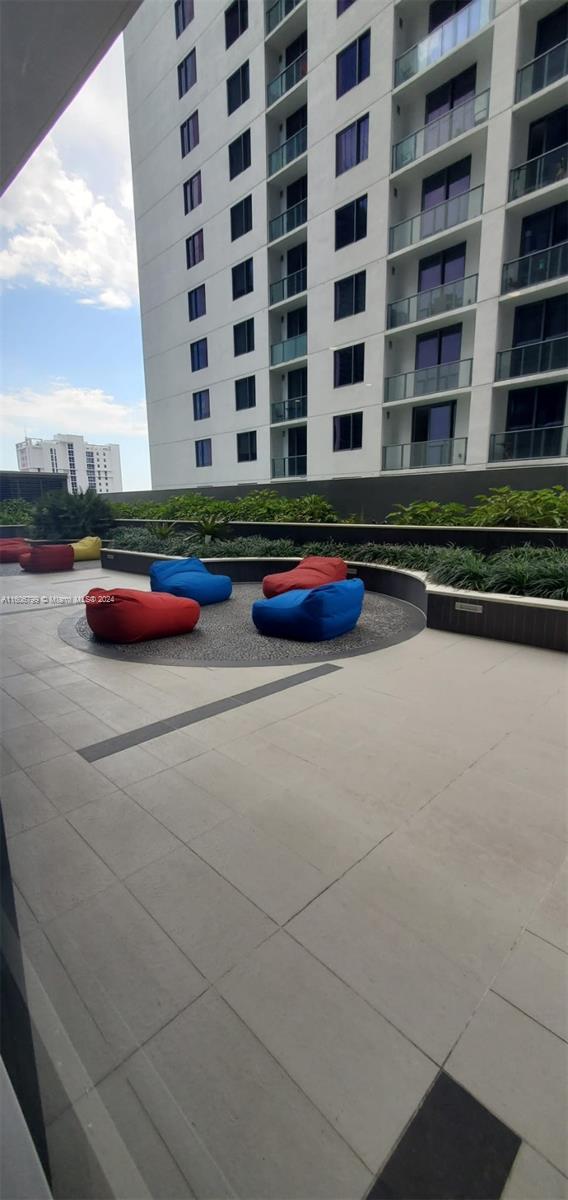 55 SW 9th St #2609, Miami FL 33130