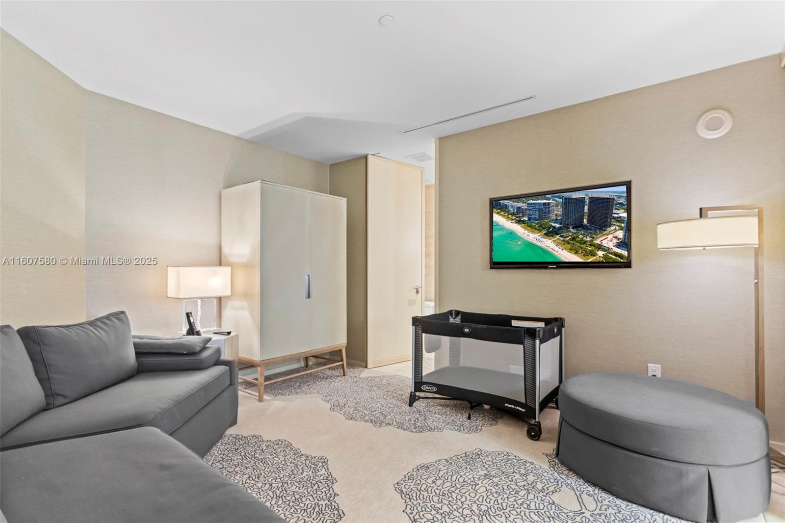 Listing Photo 11
