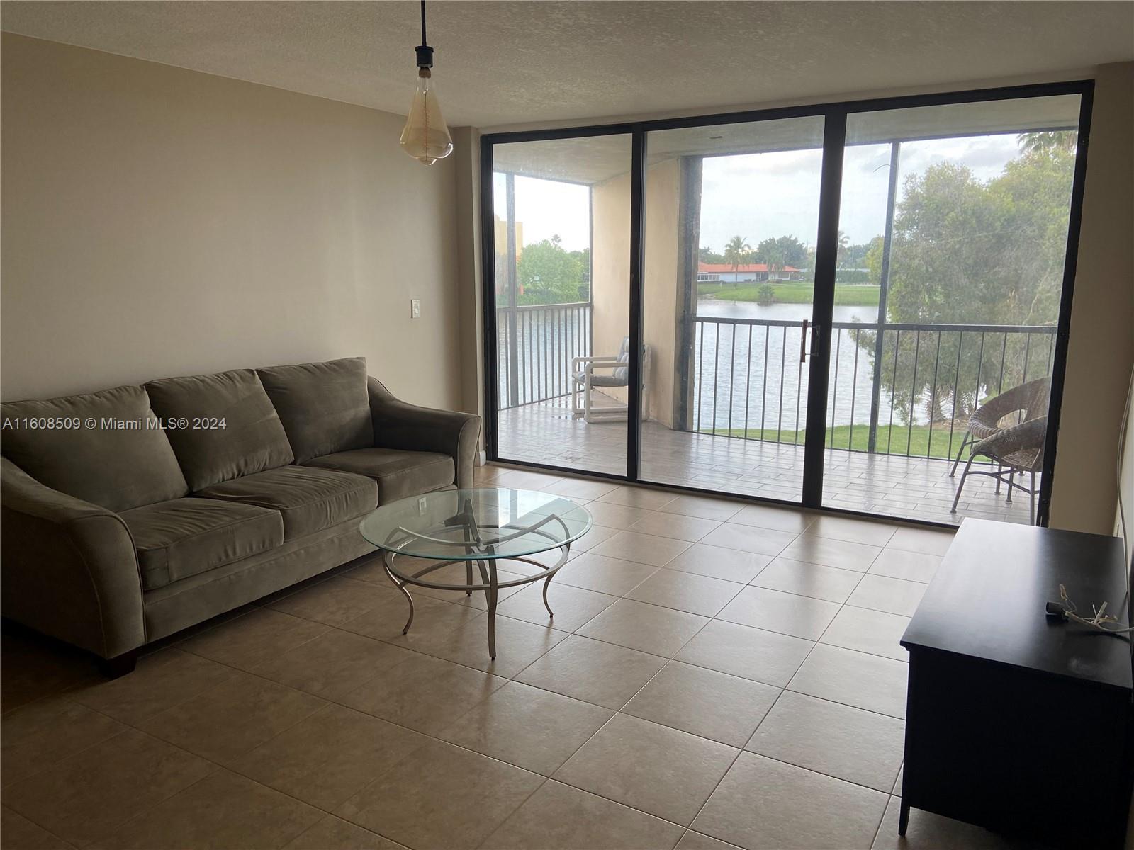 16325 Golf Club Rd #313, Weston, Florida image 7