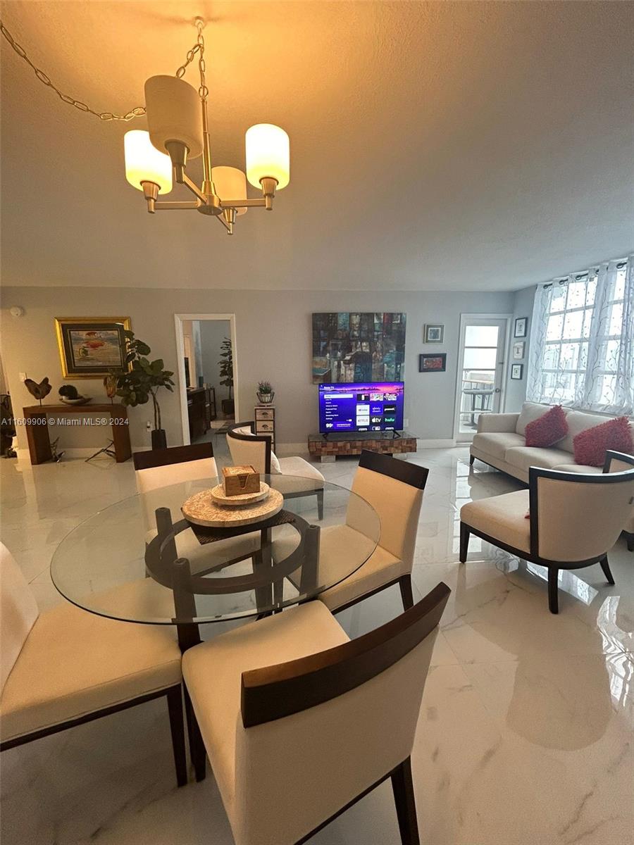 2750 NE 183rd St #2412, Aventura, Florida image 2