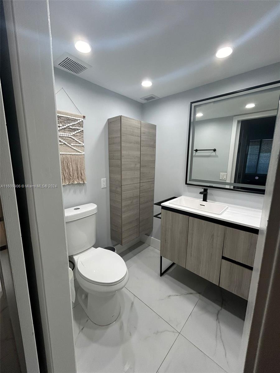 2750 NE 183rd St #2412, Aventura, Florida image 7