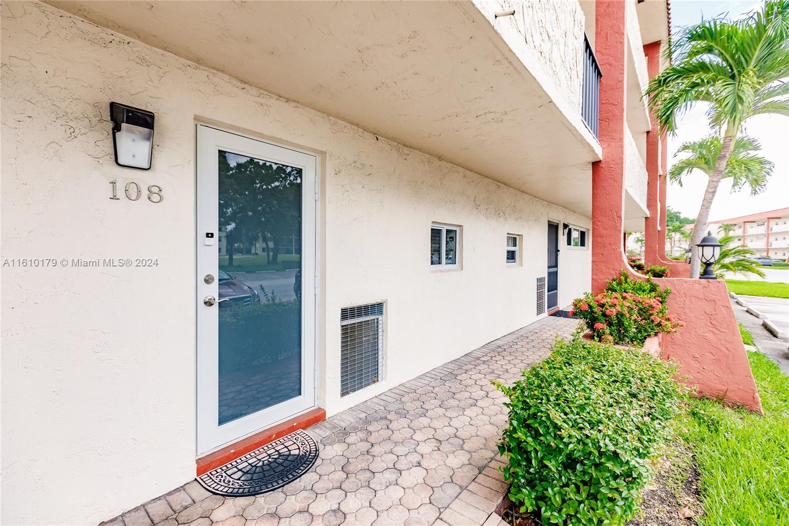 411 S Hollybrook Dr #108, Pembroke Pines, Florida image 4