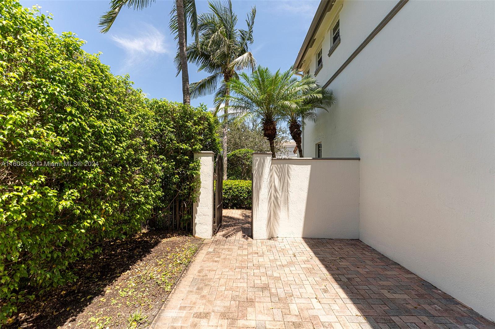 828 Spinnaker Dr E, Hollywood, Florida image 37