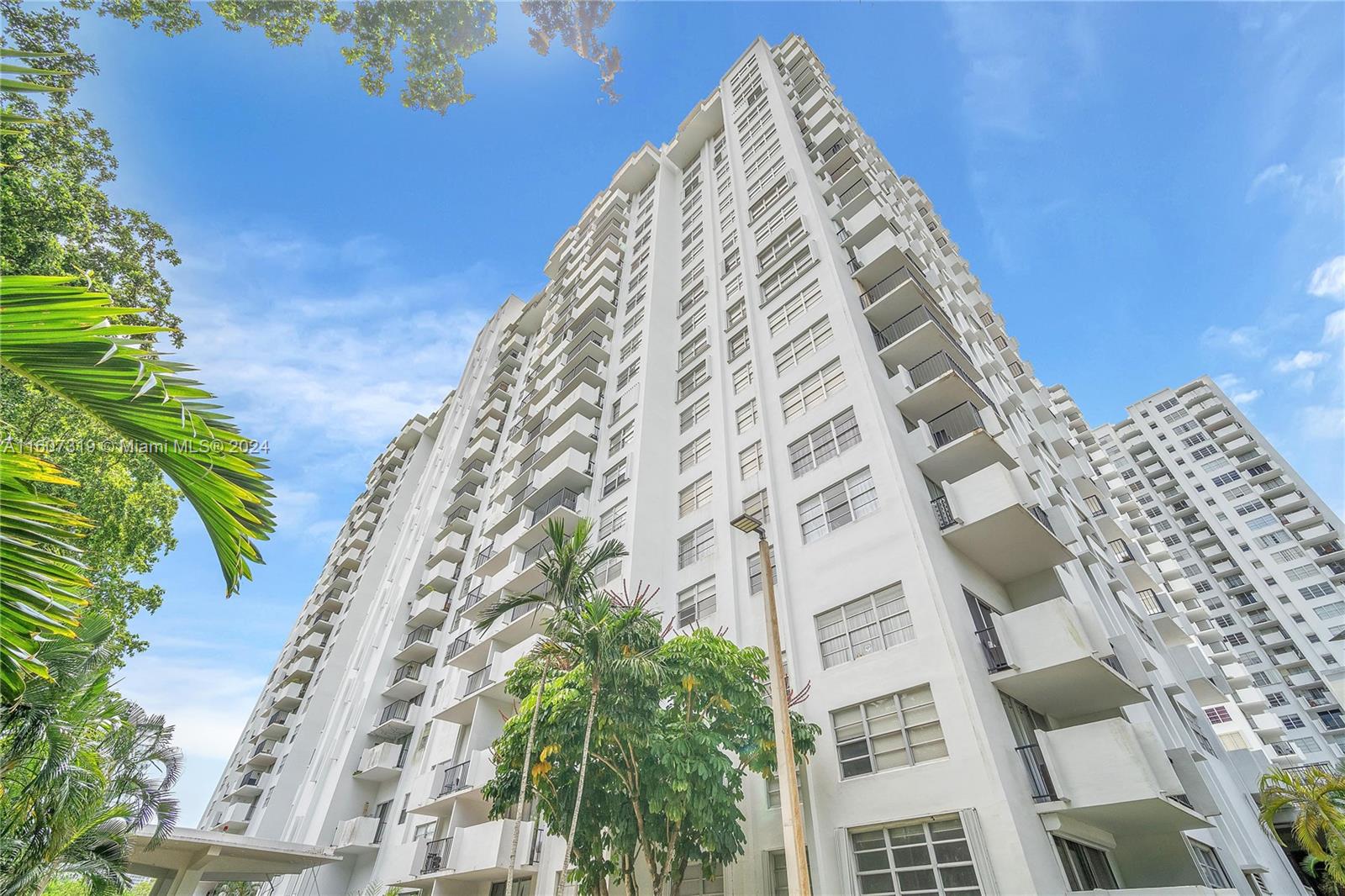 2780 NE 183rd St #1601, Aventura, Florida image 2