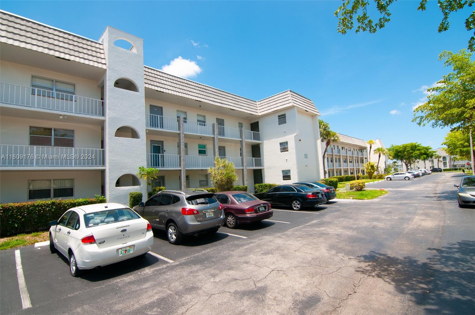 8300 Sunrise Lakes Blvd #206, Sunrise, Florida image 2